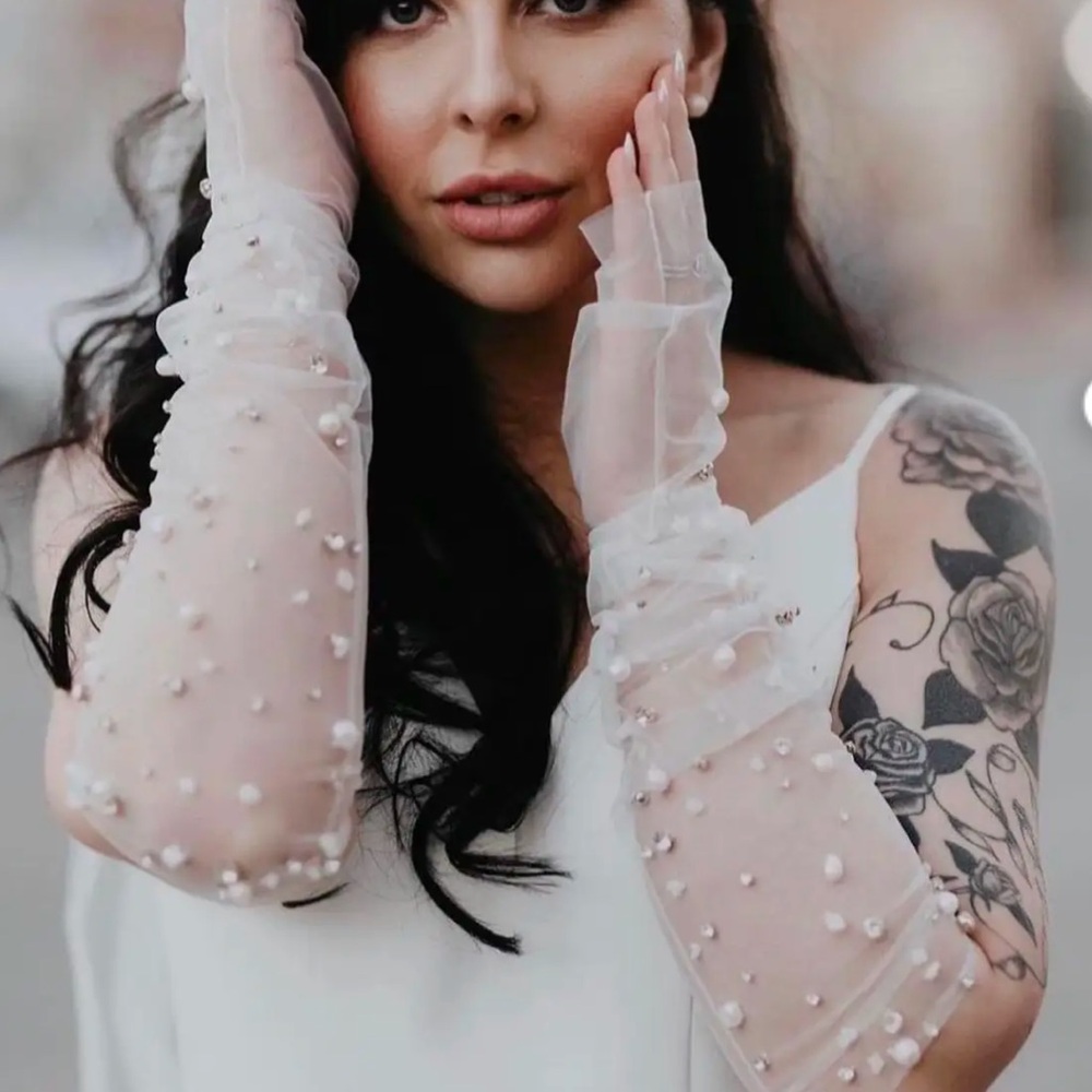 UNTAMED PETALS BY AMANDA JUDGE Sheer Pearl Gloves